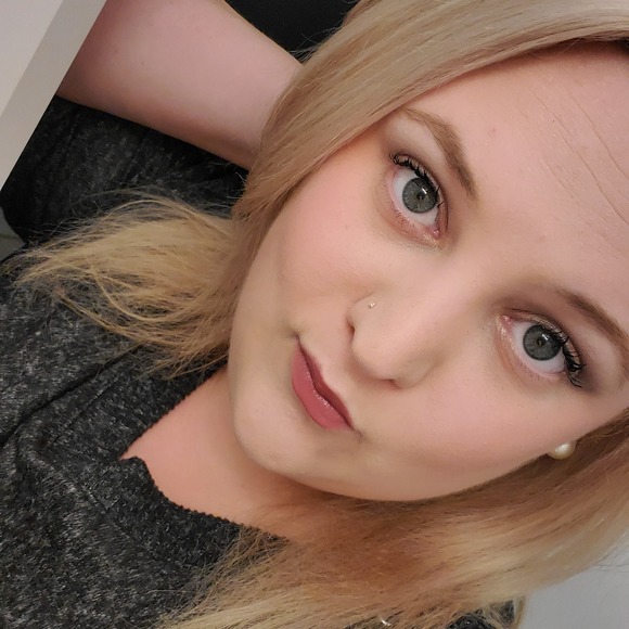 Meet your Posher, Andrea - Picture 1 of 1